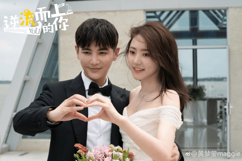 “盗墓”女主角都要穿深色背心？黄梦莹穿搭另