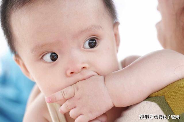 为什么宝宝见到某个人会突然大哭？并非迷信，三个原因父母要知道