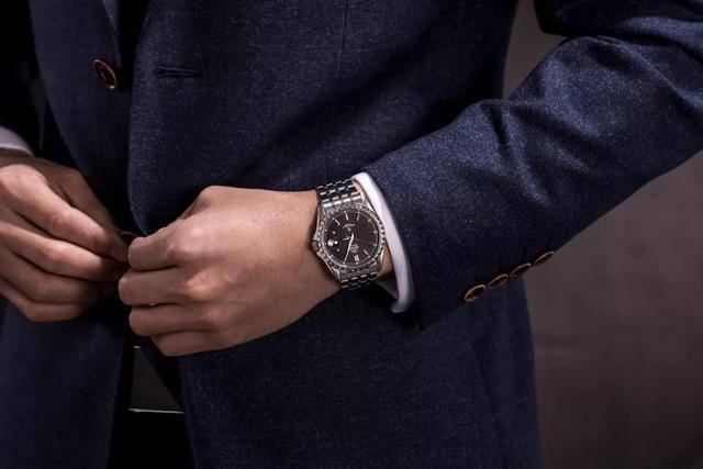 表盘|东方双狮"戴"你领略不一样的秋色!