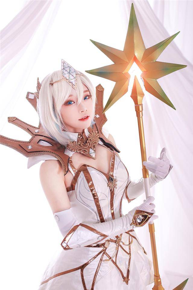 动漫角色扮演cosplay:光辉女郎大元素使拉克丝,看图字