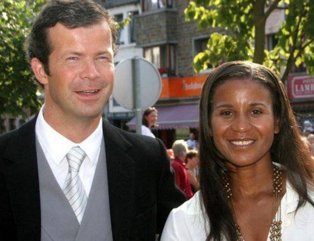 衣品|办时装品牌，颜值低衣品还很土，欧洲首位黑人王妃凭啥拿下王子？