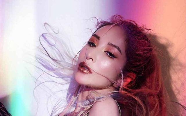 萧亚轩|原创萧亚轩自曝有大事发生？感情事业一帆风顺，是什么让她草木皆兵？