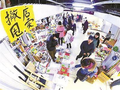 门店|服装行业罕见大撤退：中国市场巨亏4000亿，耐克GAP也撑不住了