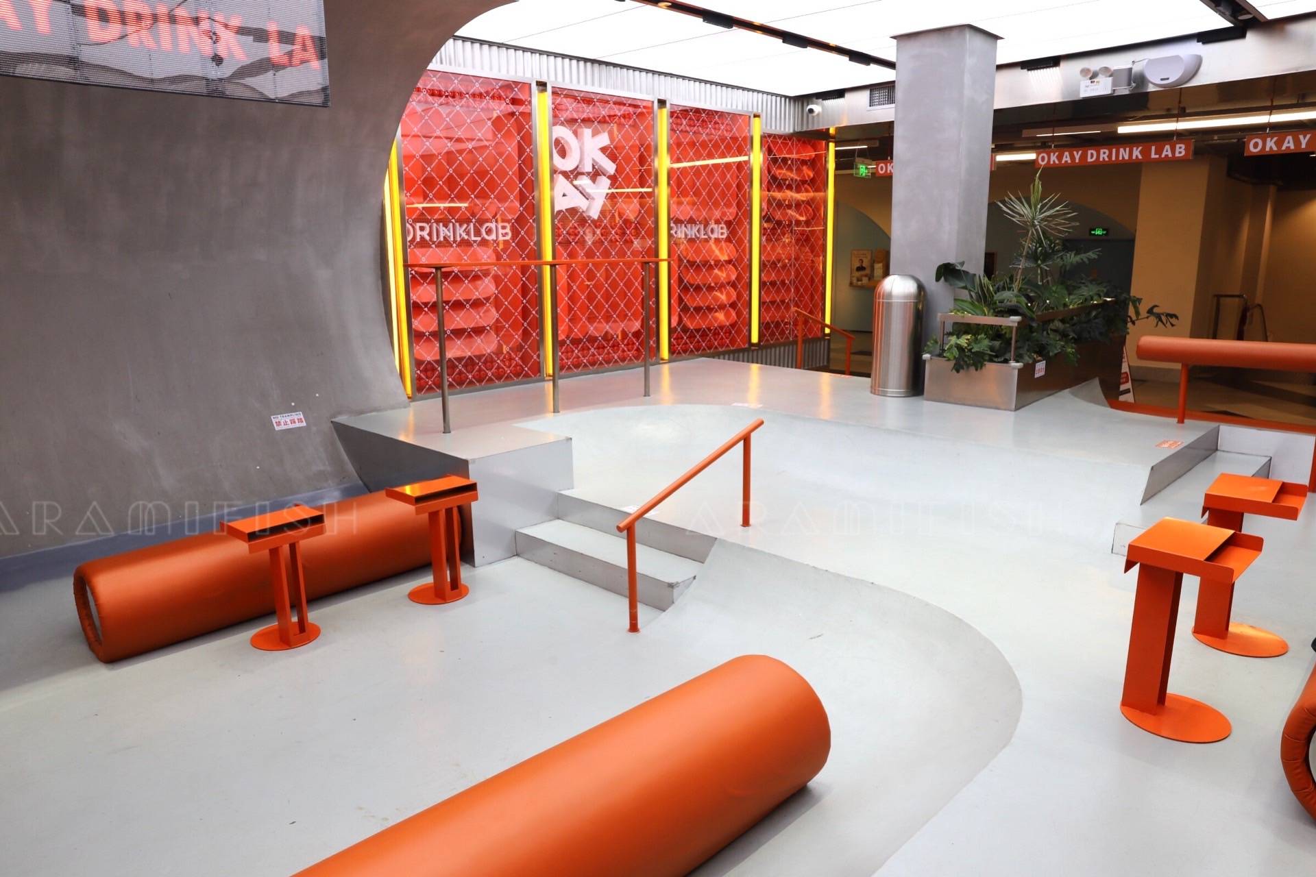 年轻人|她来了她来了，她才不是平平无奇的饮品小天后