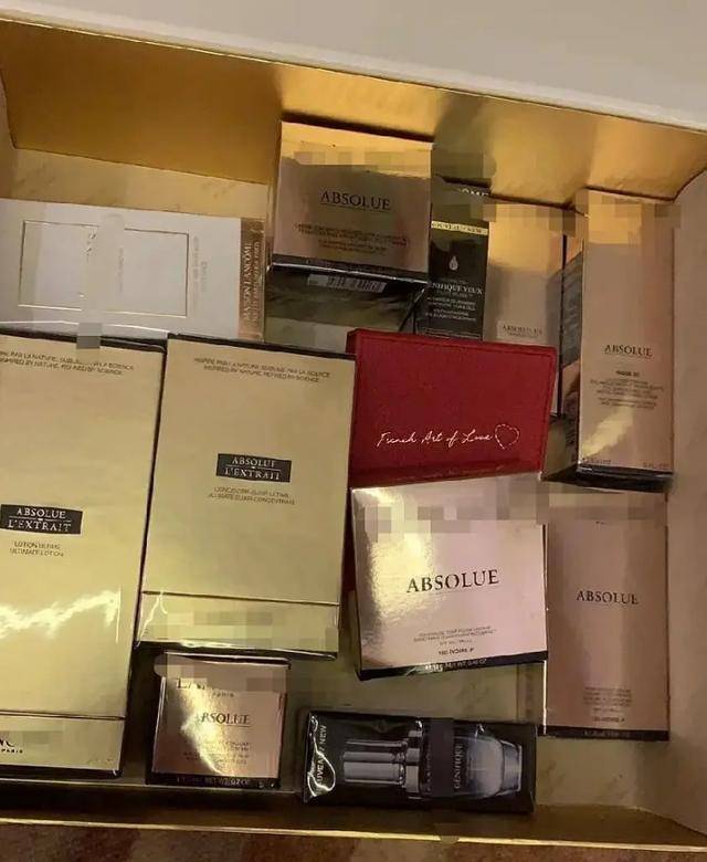 全员|原创金晨送玫瑰被赞铁汉也柔情，护肤品浪姐全员人手一套，一车不够装