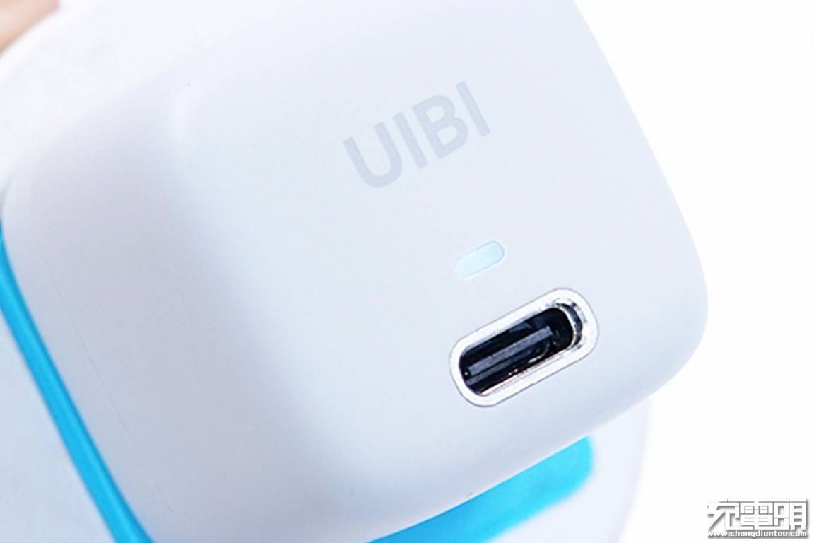 测评盘点|什么是小冰块？UIBI柚比 18W PD充电器评测