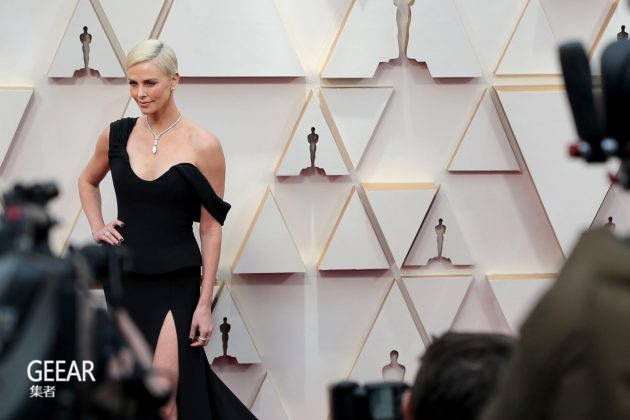 动作|原创查理兹·塞隆谈及《偷天换日》不公平待遇：我要超越所有男演员！