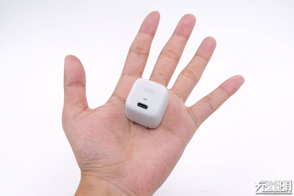 测评盘点|什么是小冰块？UIBI柚比 18W PD充电器评测