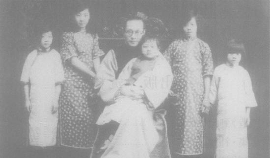 徐志摩死后陆小曼的情况 e8da8f7009bd4f97be766b4376b07854.png