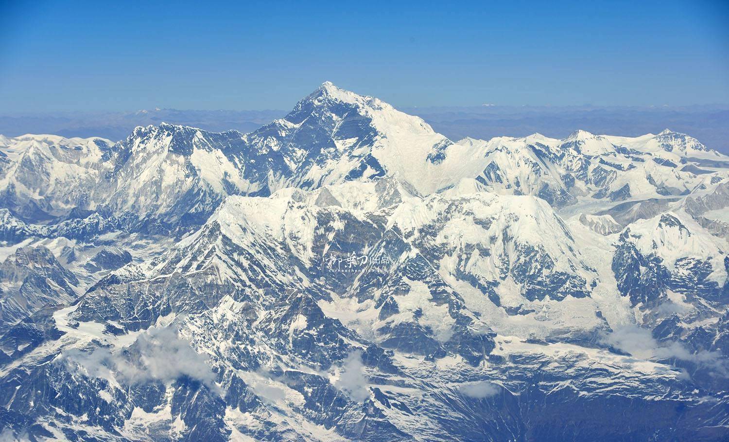 珠穆朗玛峰每年都在移动,万年冰川世间罕见,巍峨雪山瑰丽壮观_景区