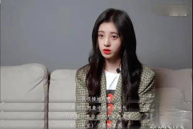 洗澡时|原创鞠婧祎称对自己能力很满意，洗澡时背台词很努力，却被骂脸皮厚