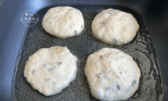 最简单的家常发面饼 24e3a91bf22b4da197a37721dea0f557.png