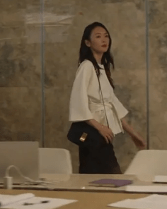 衣品|《三十而已》顾佳双商在线,衣品一绝 可想进名利圈没有“它”可不行