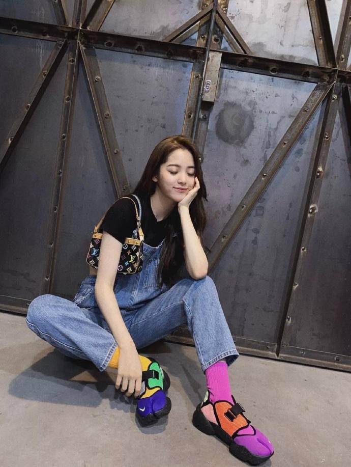 娜娜|每个女孩的姐妹淘——欧阳娜娜，她的安利你都吃下了吗？