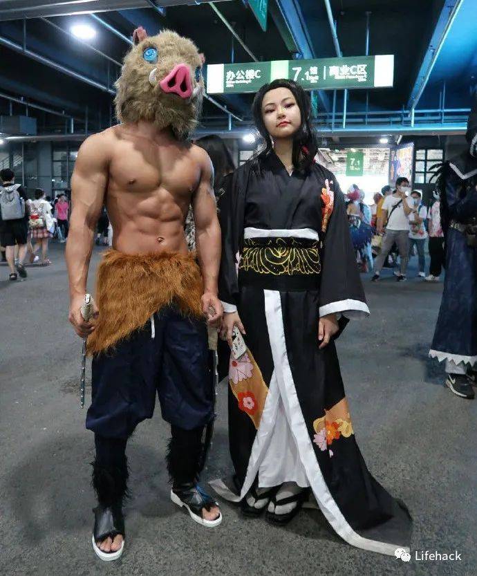 小哥|上海漫展筋肉男引发舔屏,这肉体太野了