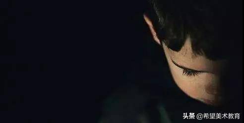 故事传记|3岁画画的自闭症天才，无需起稿画出400种动物，画出了另一个世界