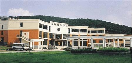 企业|校本制造，培养敬业的准职业人——以无锡南洋职业技术学院职业素养教育为例