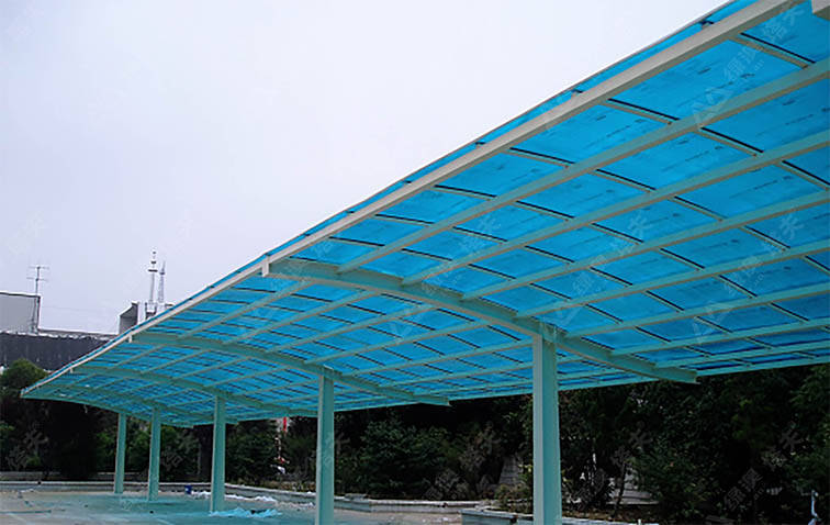 成品雨棚采用pc阳光板作为原材料,效果佳,展示完美