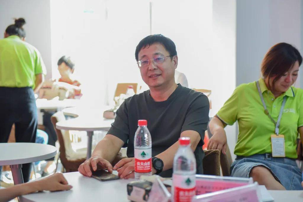 顾客|连云港保真实业有限公司董事长曹洪强到访全球蛙，签署战略合作协议