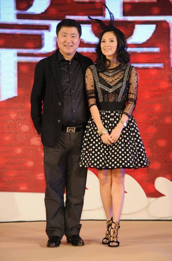 效果|章子怡这次真“大胆”,穿透视装配波点半身裙,蕾丝兔耳妩媚减龄