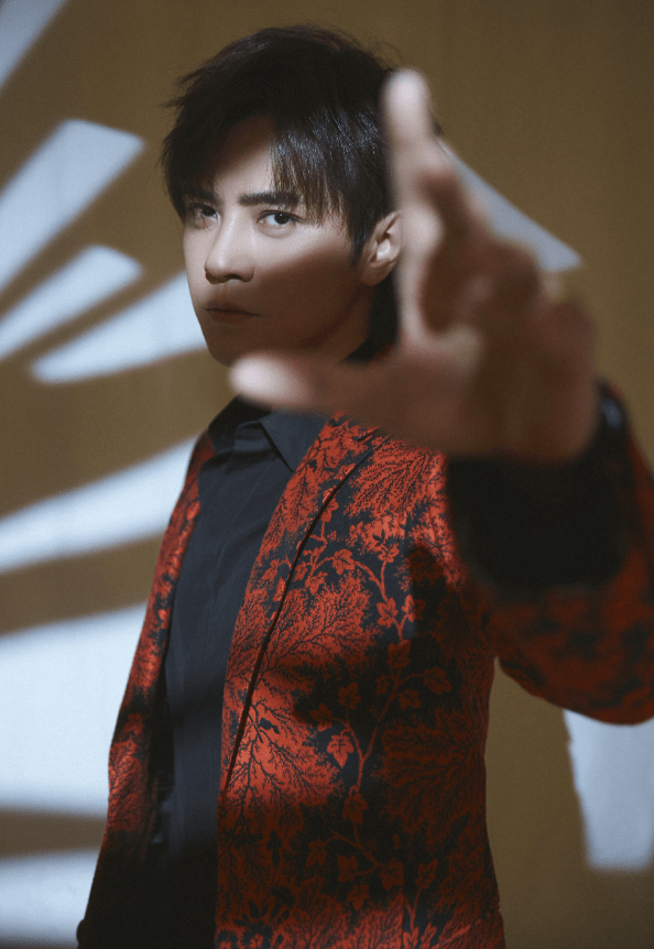 罗志祥|罗志祥分手后露面,黑眼圈加身好显老,果真周扬青做对了选择