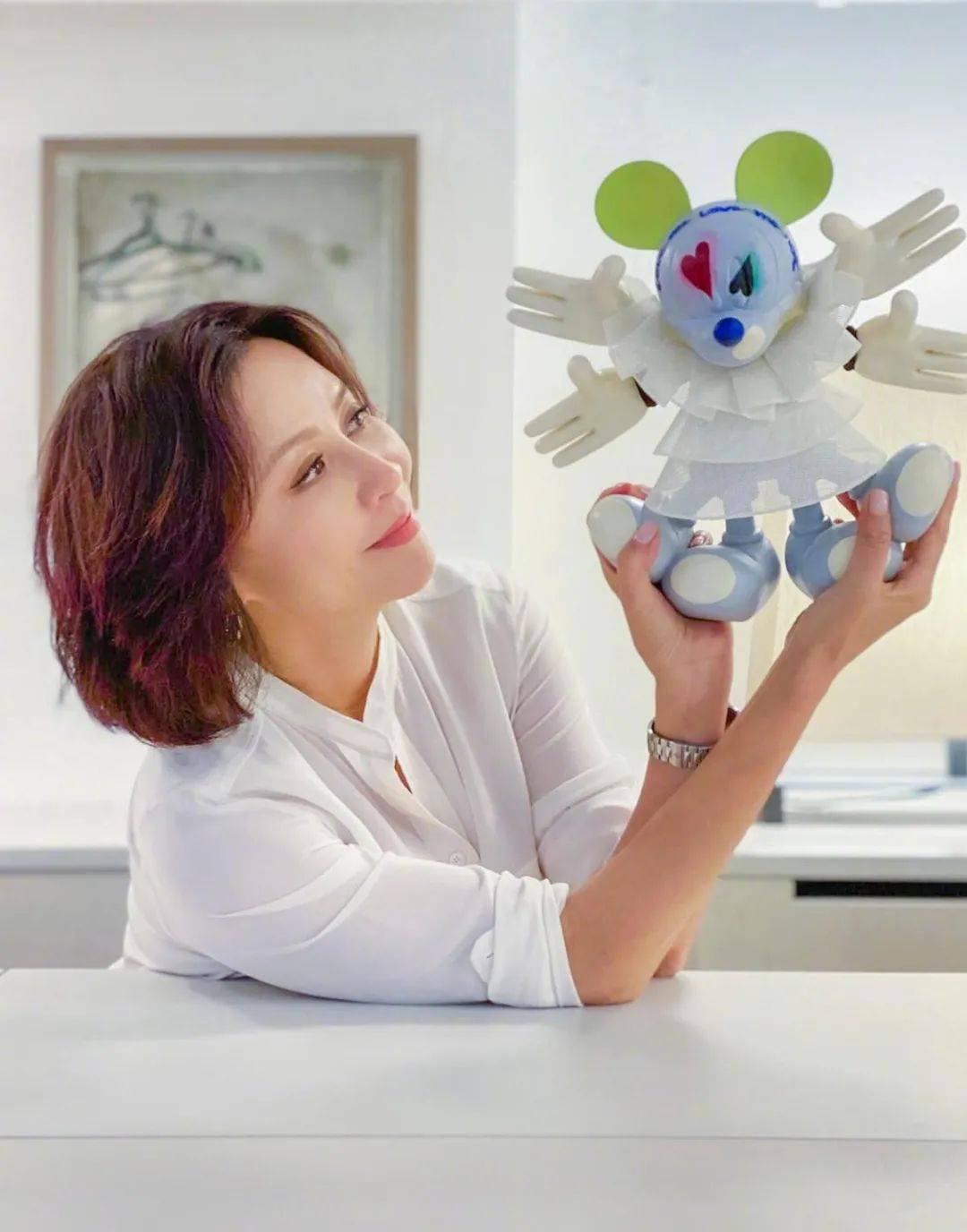 名媛|刘嘉玲现身富太名媛聚会,一瓶酒高达88万?54岁潇洒自如奢华优雅