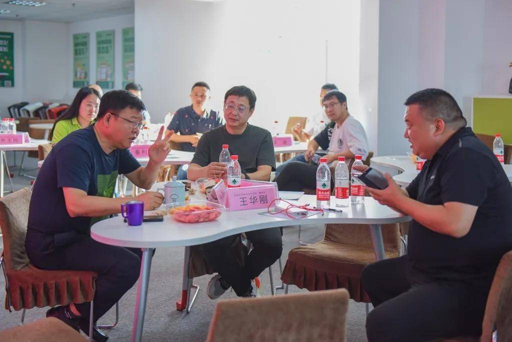 顾客|连云港保真实业有限公司董事长曹洪强到访全球蛙，签署战略合作协议