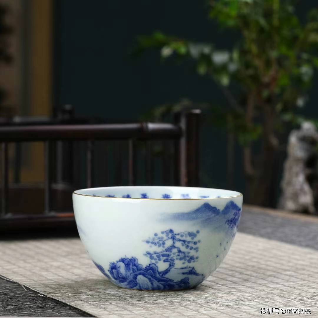 古玩市场上，3千元淘到一只乾隆青花碗，看看值不值_搜狐网