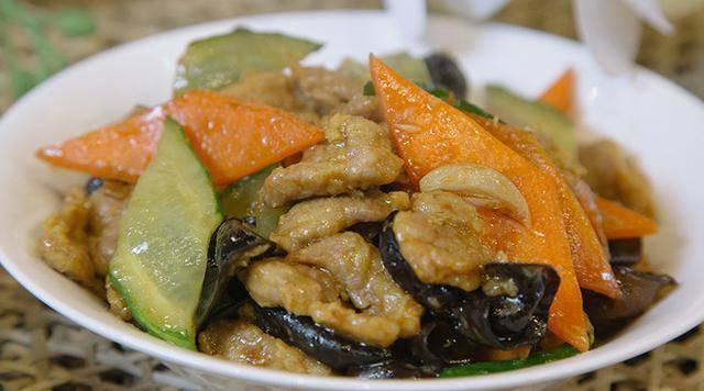 原创美食严选:家常溜肉片,排骨汤炖菜,凤梨鸡肉咖喱,香辣鱿鱼须的做法