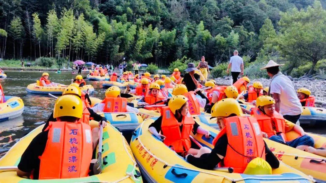 八月的首个周末,浙旅楠溪江公司旗下的龙湾潭国家森林公园与石桅岩