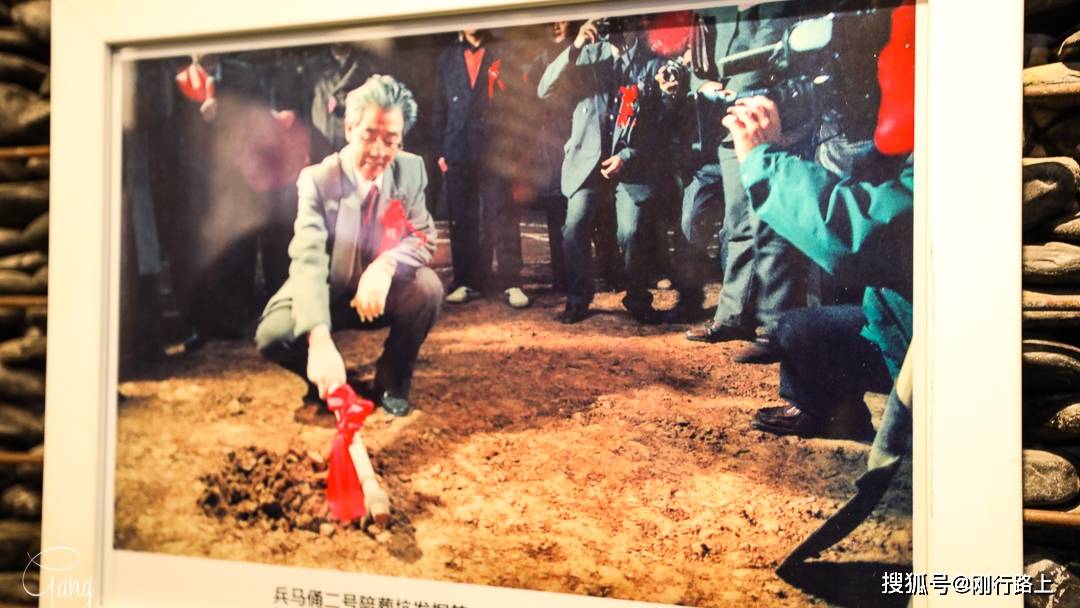 地方|参观秦始皇兵马俑很多人忽略的地方，这些老照片真实记录的故事