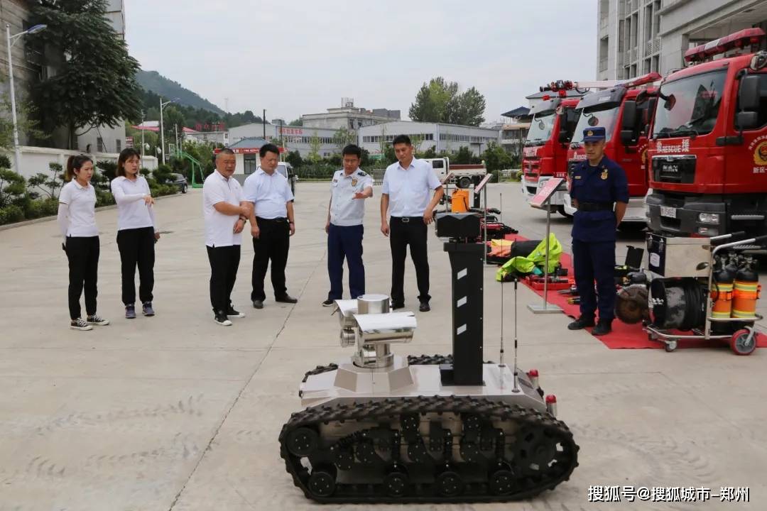 文旅集团副总经理郭海涛一行先后走访慰问了栾川县公安消防及某部队