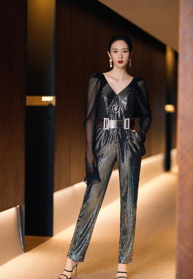 造型|江疏影品牌造型完胜红毯！穿连衣裙美成富家千金，绝杀童瑶毛晓彤