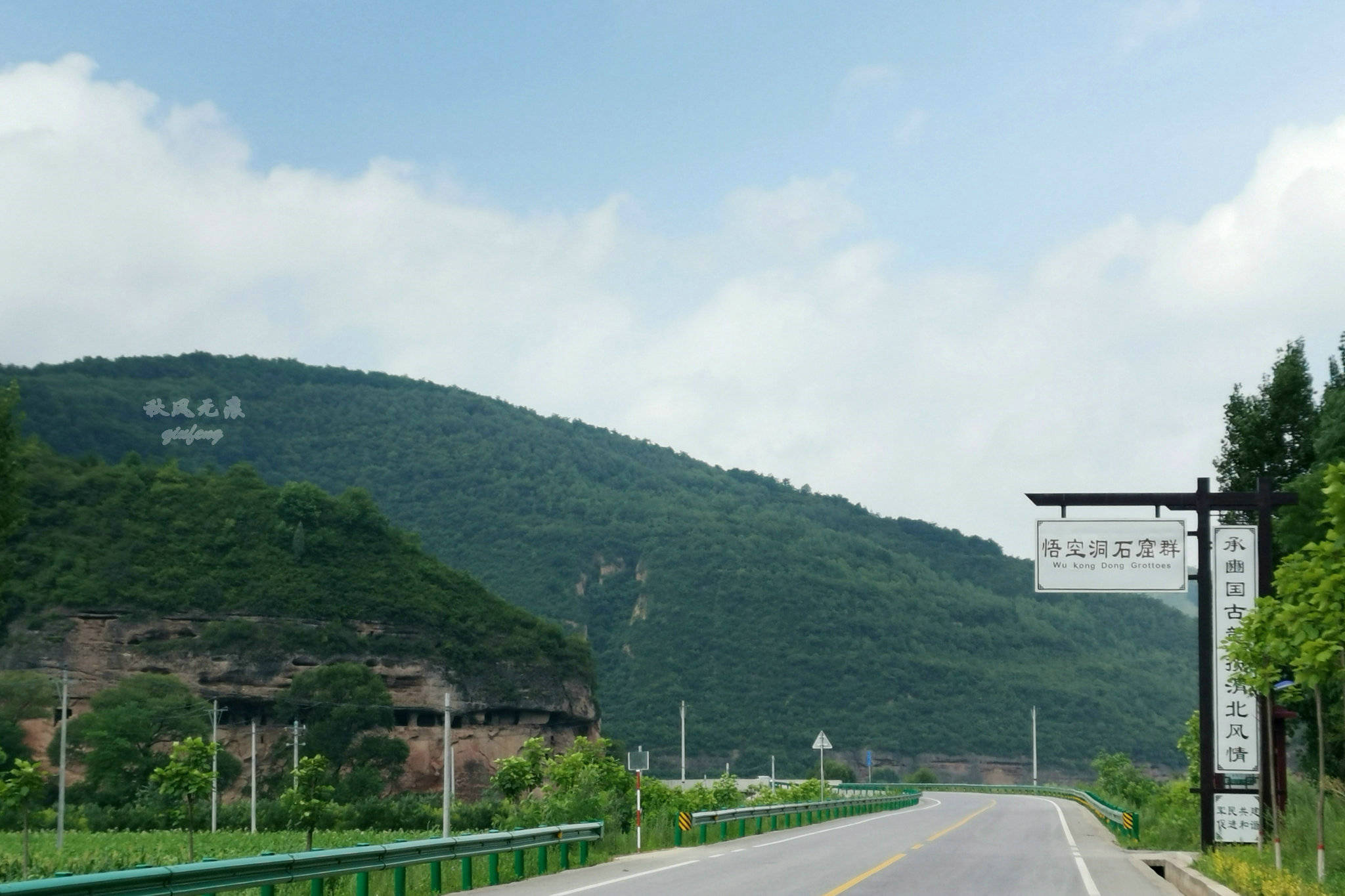 旬邑(|旬邑三水河两岸悬崖峭壁上,一个个精致崖居让人震撼