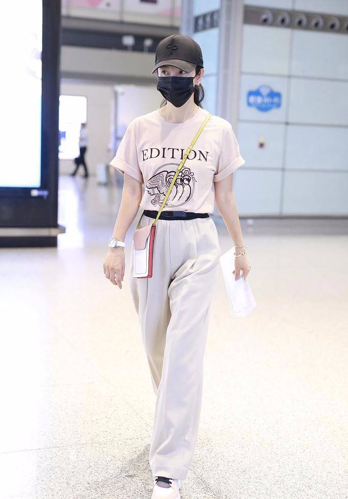 吐槽|李冰冰未修图才被吐槽老,素颜走机场就这么白嫩?也不怕打脸!