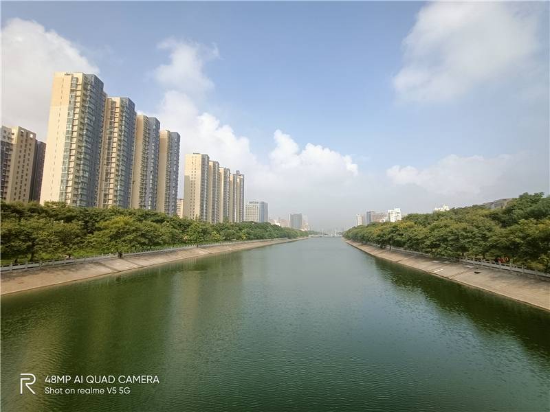 天玑720中端王炸!realme真我V5首发评测