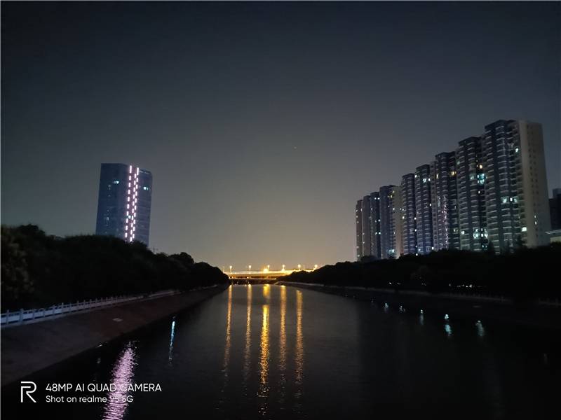 天玑720中端王炸!realme真我V5首发评测