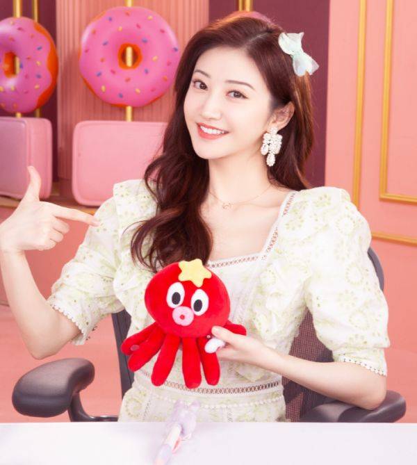 形象|圈内又一公开承认“整容”女星，术后失败很后悔，这样的景甜你认得？