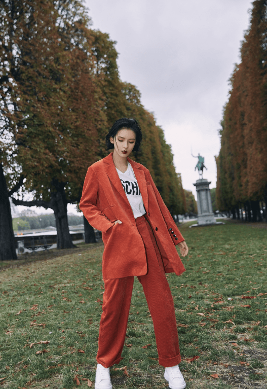 服装|张予曦身材显高？穿搭服装大胆秀出自己美腿，显得又高又瘦