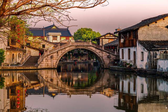 浙江绍兴这座古镇很有"烟火气",始建于北宋年间,透着水乡风俗_手机