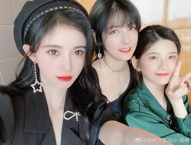 26岁女星穿高仿走红毯？网曝其裙子手镯都是假货