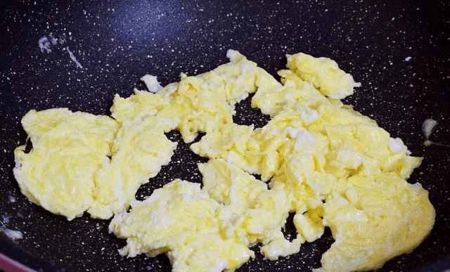 火腿肠炒鸡蛋做法简单好吃 69651486bb8e4374b204cd1bab648d81.png