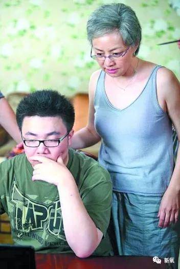 白皮|娱乐圈最新冷白皮冠军，生图让所有女星黯然失色！