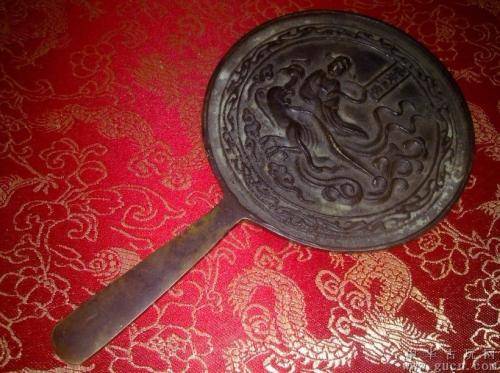 社会|不可照今人：为什么铜镜都以镜背示人？