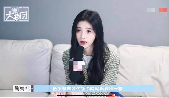 鞠婧祎采访否认是仙女，称不健身也有直角肩，