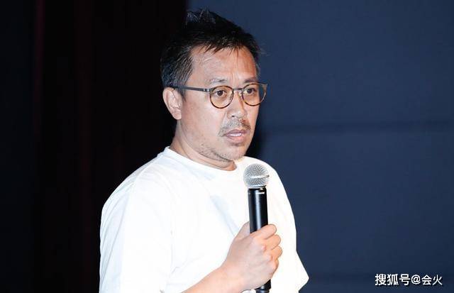 王学兵近照认不出！皮肤黝黑面部红肿，与小1