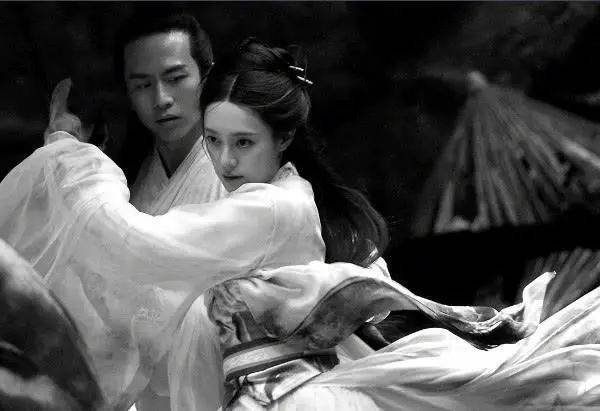 张艺谋审美改变竟用网红脸？新晋00后谋女郎首亮