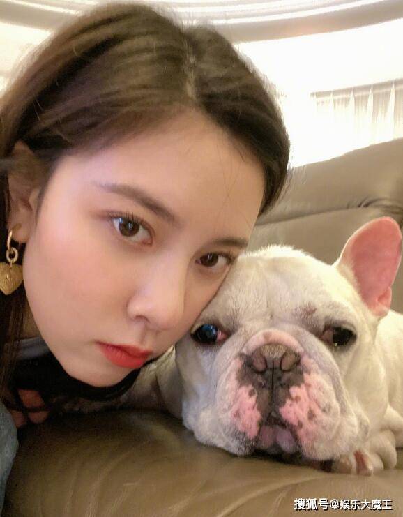 前任白雪被质疑是张一山约会的神秘女子,本尊