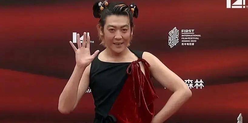 造型|姜思达奇葩红毯造型引争议？当我们讨论包容的时候我们在说什么？