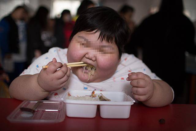 孩子|这些陋习是孩子的“身高杀手”，家长要尽早帮他改正生活中